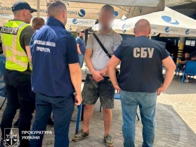 У Харкові затримали ділка, який за 8500 доларів США допомагав уникнути служби в армії  