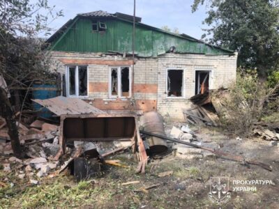 Дві людини поранено внаслідок ворожих ударів по Харківщині  