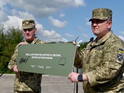 На Алеї Захисників відкрили знак на честь кібервоїнів і зв’язківців ЗС України  
