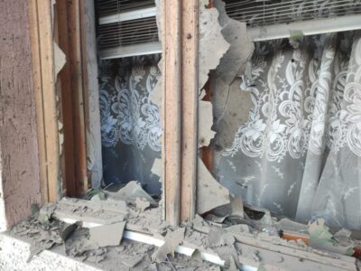 Окупанти обстріляли Дніпровщину: понівечений ліцей, загорілися будинки  