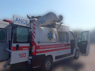 На Херсонщині росіяни атакували автівку екстреної медичної допомоги  