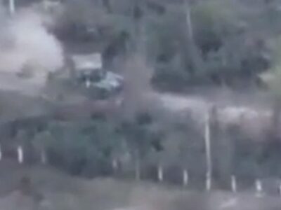 Завітали «в гості» — наш танк витримав влучання дрона та впритул вистрілив по схованці росіян  