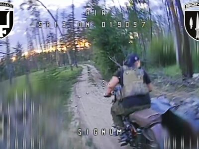 Дронарі знищили ворожий пікап з особливим «тюнінгом» та мотоцикл з коляскою  