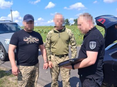 На Чернігівщині затримали військового, який намагався вивести мобілізованого з навчального центру  
