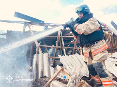 Окупанти обстріляли Донеччину: є загиблий та поранений, виникли численні пожежі  