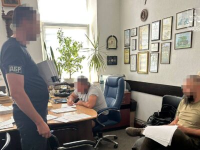 Правоохоронці викрили масштабну схему уникнення мобілізації, організовану в суді на Донеччині  