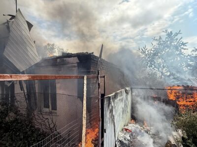 Нічні обстріли Дніпропетровщини: горіли будинки й автівки  
