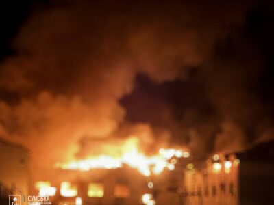 Окупанти вдарили по Сумщині, виникла пожежа  