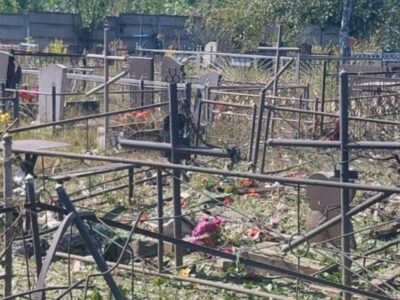 Поцілили у цвинтар та житлові будинки: наслідки обстрілів Харківщини  