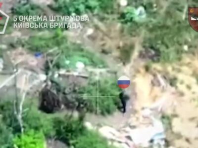 Привів до своїх — дронарі знищили укриття російських пілотів  