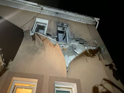 Обстріли Дніпропетровщини: горіли будинки, авто та навчальний заклад  