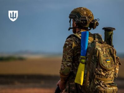 «Це оберіг, символ підтримки» — Міністр оборони відзначив важливість Державного Прапора  