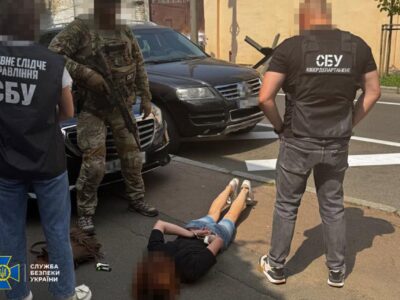 Мріяла «евакуюватись» до рф та фотографувала КПП: у Києві затримали зрадницю  