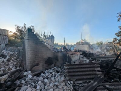 Транспорт, школи й житло під вогнем: росія не припиняє атаки на Донеччину  