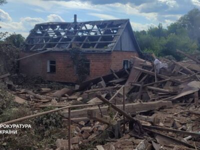 На Харківщині дрон рф поцілив у «швидку»: двоє медиків поранені  