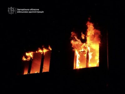Комбінований удар по Запоріжжю: місто у вогні після російської атаки, є жертви  