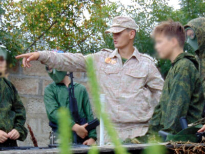 Стрільби та «десантна підготовка»: з викрадених українських дітей росіяни готують комбатантів  