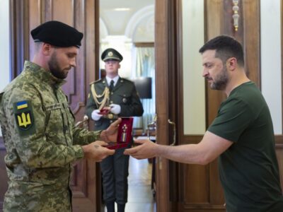 Хоробрість, влучність, маневреність: Президент привітав та нагородив воїнів-танкістів  