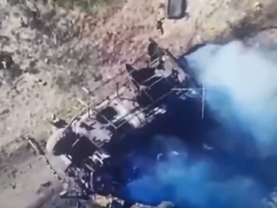 На Донеччині пілоти FPV-дронів вполювали бронемашину «Ахмат» противника  