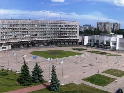 Ворог атакував центр Сум, 4 людини поранено  