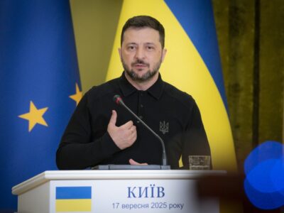 Росії не вистачає сил для проведення масових операцій на фронті — Президент  