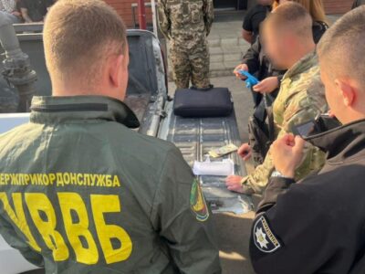 На Рівненщини чоловік намагався підкупити прикордонника, щоб допомогти другу-ухилянту  