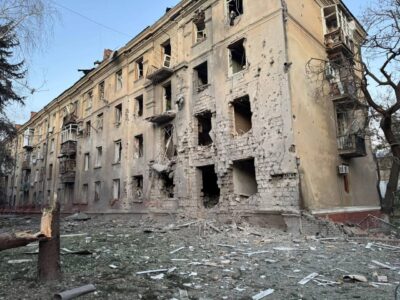 Росіяни вдарили трьома авіабомбами по центру Краматорська, є поранені  