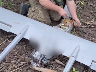 Збитий, але небезпечний: на Сумщині сапери знешкодили дрон, що не здетонував при падінні  