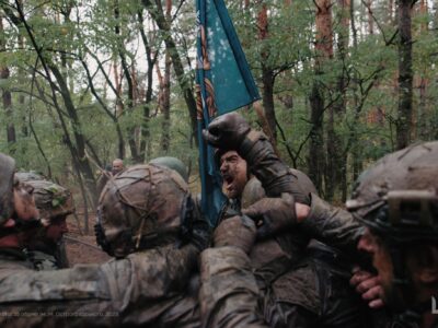 Бруд, дим, колючий дріт та крижана вода: як морпіхи здобувають право носити штормовий берет  