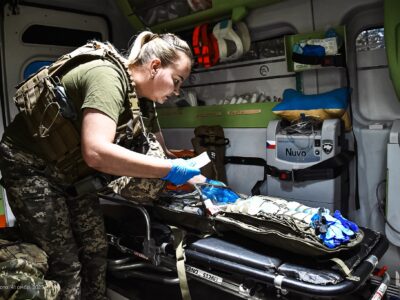 Від завідувачки крамниці — до бойового медика: шлях «Фокс», яка рятує життя під дронами  