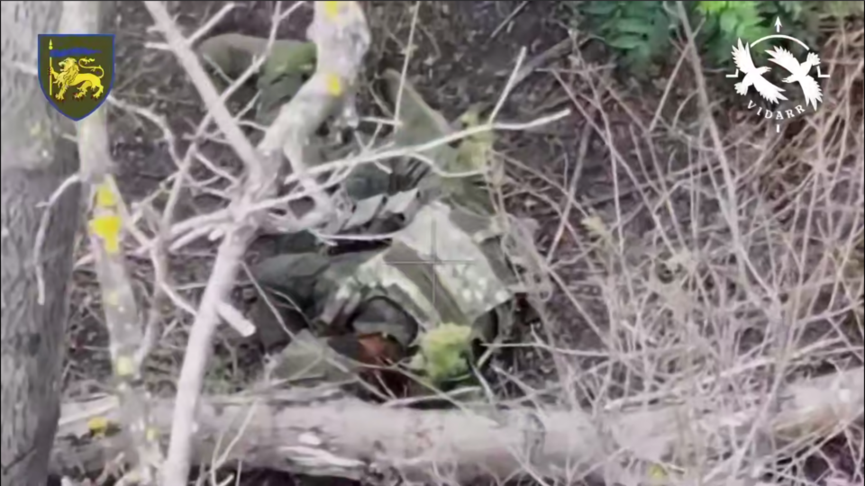 «Не навчилися ще зомбі робити»: поблизу Лимана атакують російські мотоциклісти  