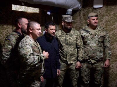 Оборона Покровська та робота з дронами: Президент провів нараду з командуванням ДШВ на Донеччині  