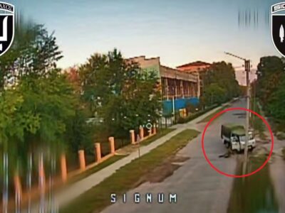 Окупант прямо на ходу вистрибнув зі своєї автівки, рятуючись від нашого FPV  