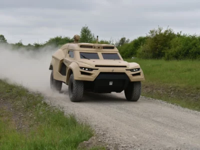 З ралі-рейдів — до війська: бельгійські військовики тестують бронеавтомобіль-дронобійку, що розганяється до 200 км  