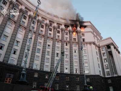 Унаслідок ворожої атаки вперше пошкоджена будівля Уряду  