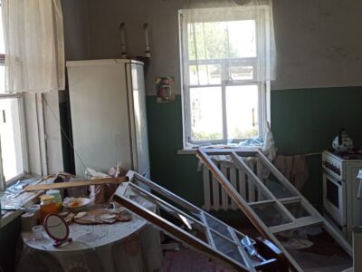 Ворожа авіація атакувала передмістя Харкова: постраждала людина  