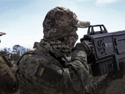 «Невидимі, але смертельно небезпечні для ворога»: Президент привітав воїнів РЕБ із професійним святом  