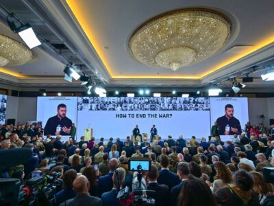 Президент: Ми контролюємо фронт — росіянам не вдасться окупувати схід за три місяці  