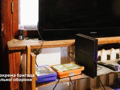 Одні з вудкою, інші з геймпадом — українські воїни показали, як відпочивають між бойовими завданнями  