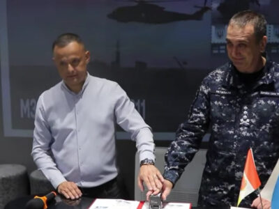 Кораблі, що розмінують Чорне море: в Одесі погасили марку на честь протимінних «Чернігова» та «Черкас»  