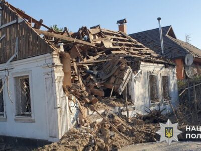 На Херсонщині росіяни скинули вибухівку з БПЛА на автівку поліцейських  