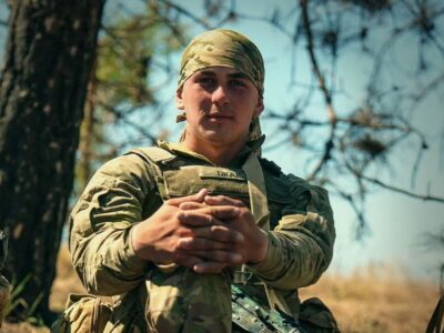 Став у стрій замість батька: доброволець «Їжак» проходить амфібійну підготовку  