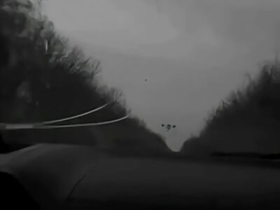 «Фронтовий фарт» — дрон рф влучив у скло автівки наших бійців і зрикошетив без вибуху