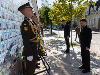 У Києві Президент України та Фінляндії вшанували пам’ять українських захисників  
