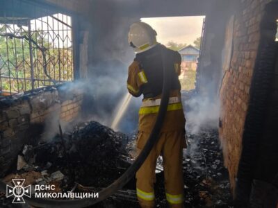 Миколаївщина під ударами FPV-дронів: пошкоджені будинки, виникли пожежі  