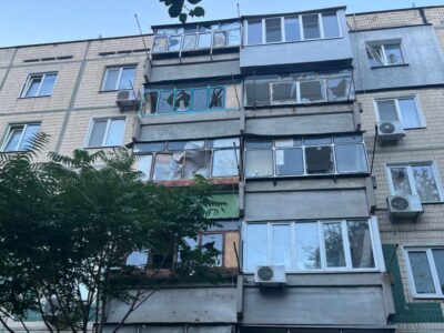 На Дніпровщині через атаки рф пошкоджено адмінбудівлю і релігійну установу, є поранені  