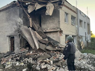 Російські дрони й КАБи обстріляли Харківщину, є постраждалі  