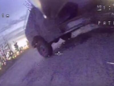 «Підсіли в кузов до росіян»: дрон-камікадзе знищив ворожий автомобіль  