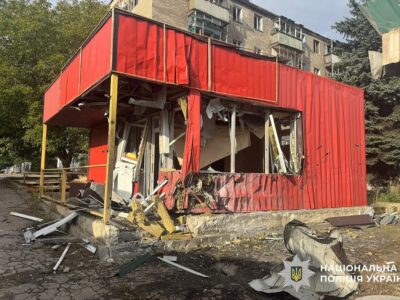 Донеччина під вогнем: є поранені, пошкоджено спорткомплекс і торговий павільйон  