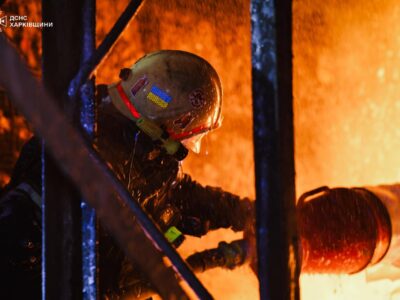 На Харківщині через обстріли рф почались численні пожежі, є постраждалі  